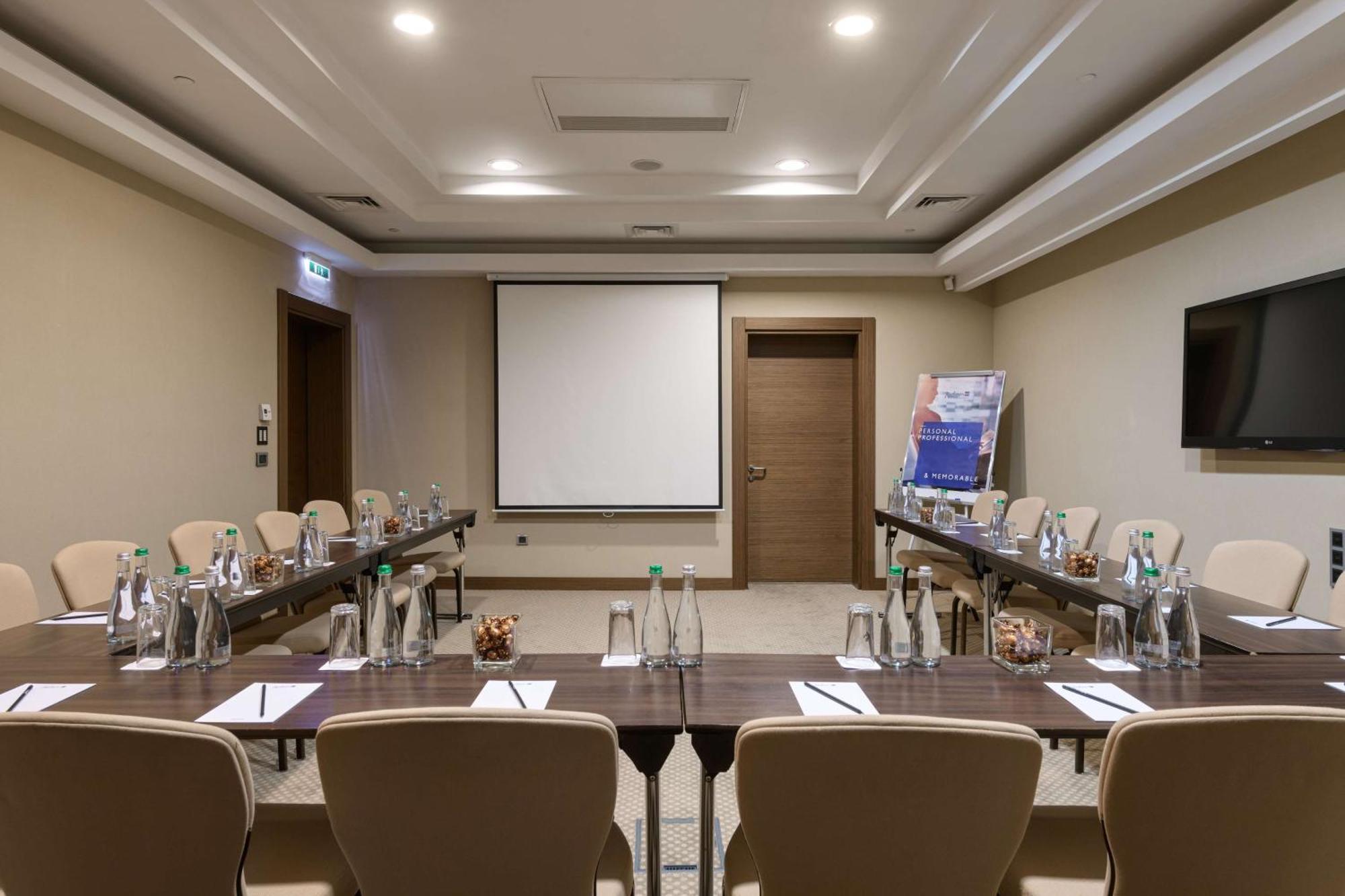 Radisson Blu Hotel, Kyiv Podil City Centre מראה חיצוני תמונה