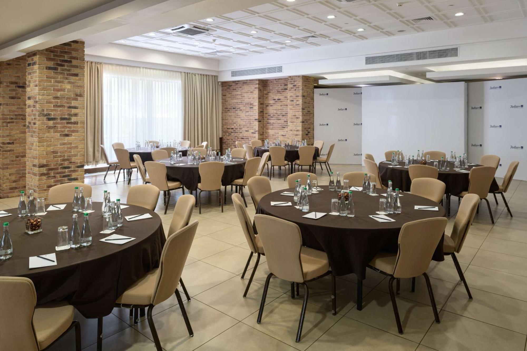Radisson Blu Hotel, Kyiv Podil City Centre מראה חיצוני תמונה