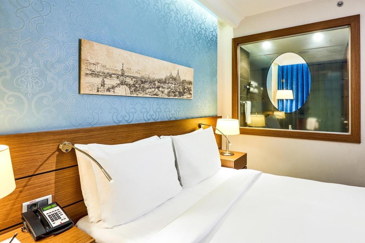 Radisson Blu Hotel, Kyiv Podil City Centre מראה חיצוני תמונה