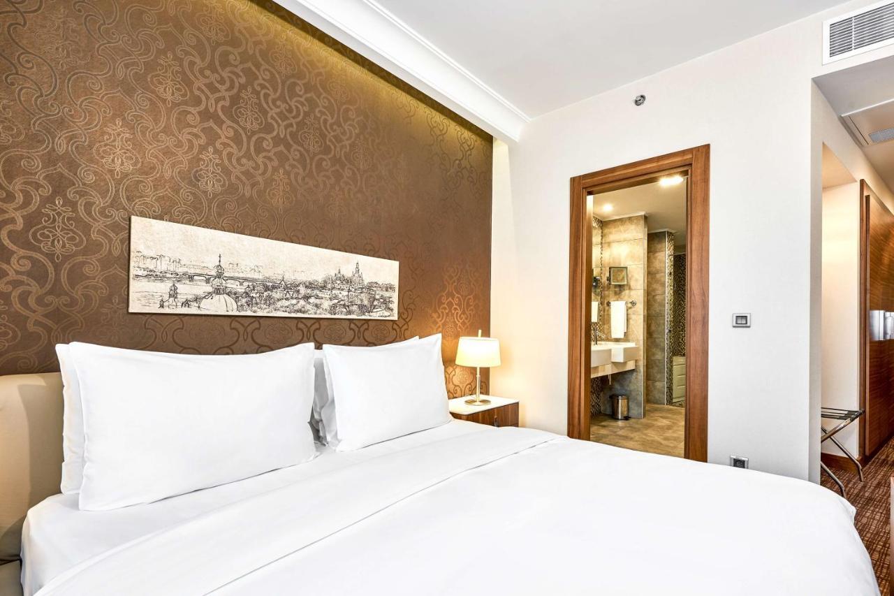 Radisson Blu Hotel, Kyiv Podil City Centre מראה חיצוני תמונה